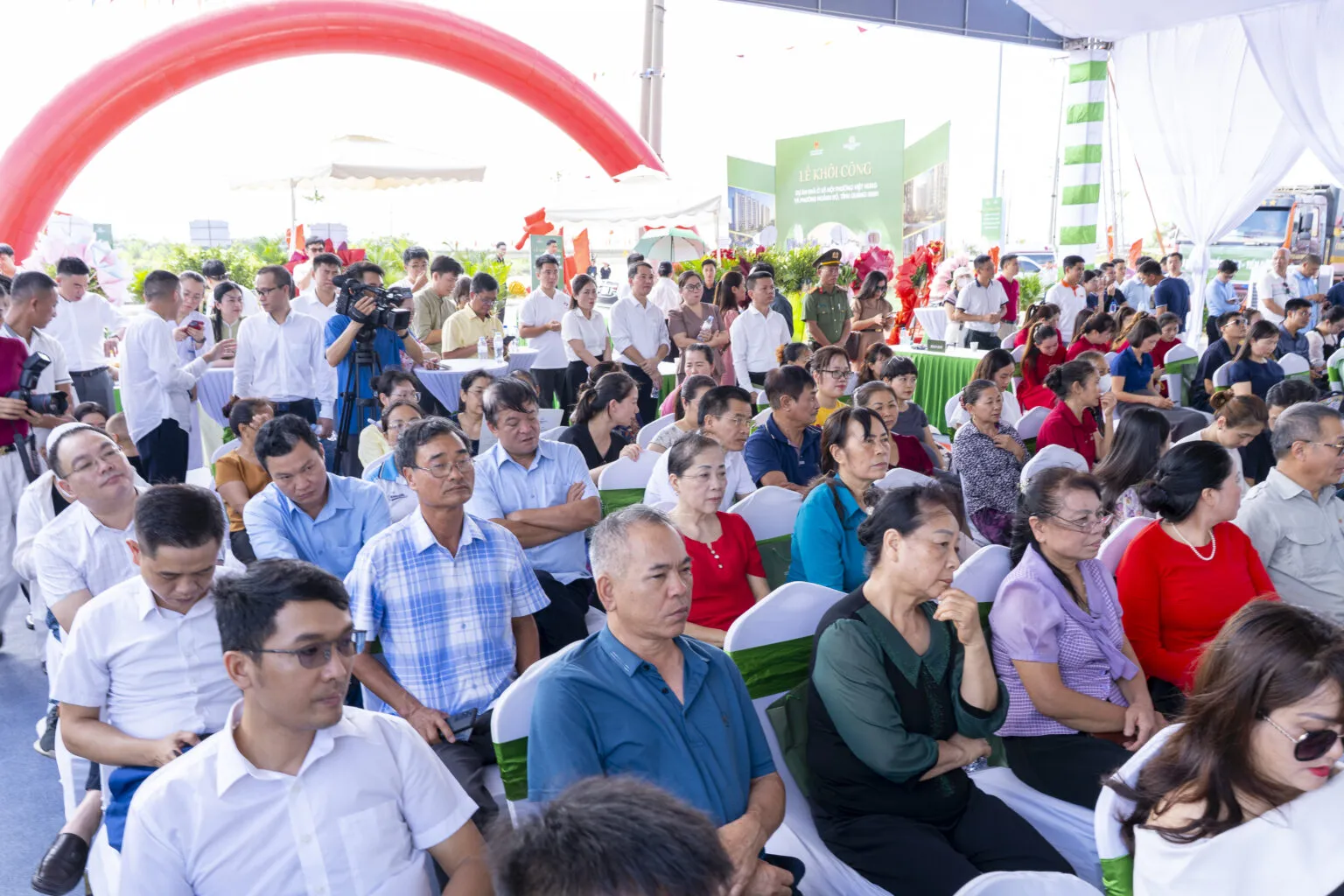 Sự kiện diễn ra thành công với sự tham gia đông đảo của khách mời và sự quan tâm của nhân dân địa phương 